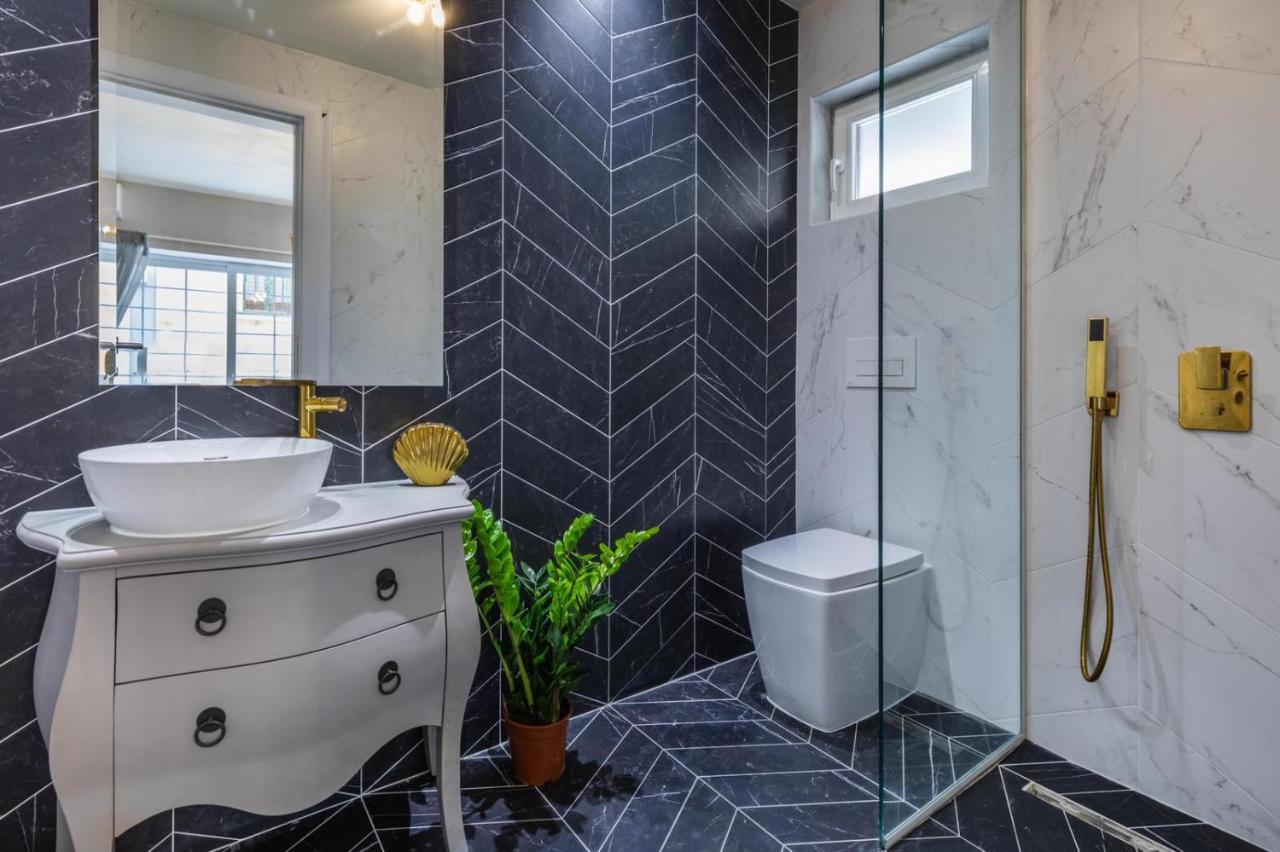 New & Unique Apartment - A 5 Minutes Ferry To Capital City Of Valletta 센글리아 외부 사진