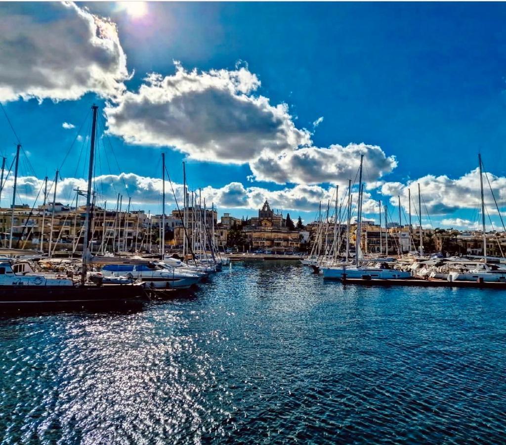 New & Unique Apartment - A 5 Minutes Ferry To Capital City Of Valletta 센글리아 외부 사진