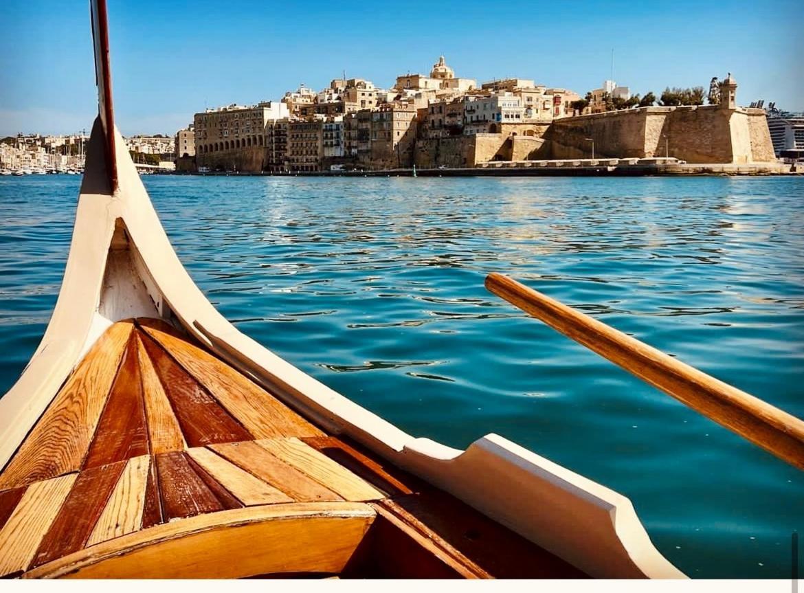 New & Unique Apartment - A 5 Minutes Ferry To Capital City Of Valletta 센글리아 외부 사진